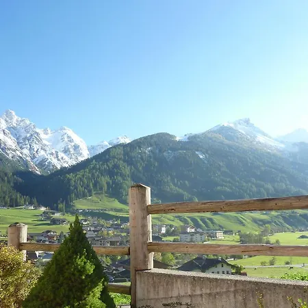 Stubaiblick * ノイシュティフト・イム・シュトゥーバイタール